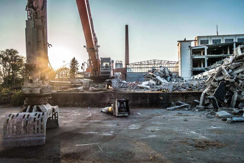 งานรื้อถอนสิ่งก่อสร้าง