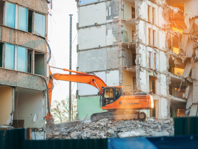 เจาะลึกขั้นตอน ทุบตึก ทุบบ้าน เมื่อเกิดปัญหา "บ้านทรุด" อย่างถูกวิธีและปลอดภัย